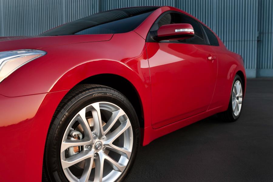 Детали экстерьера Nissan Altima Coupe (U32) 2008 года  (фото 45 из 54)